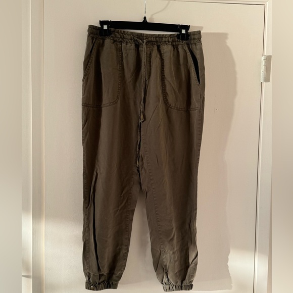 Tread & Supply army green light jogger - Picture 3 of 6